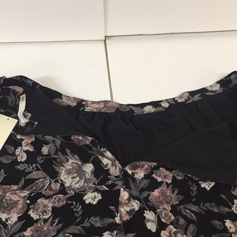 Women’s InLUV Flower Skirt NWT - Picture 7 of 11